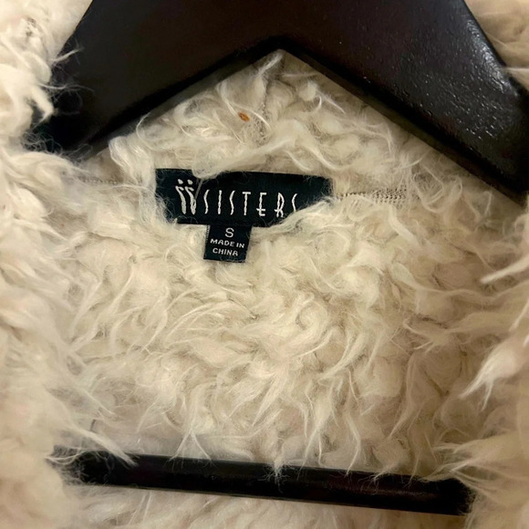 Sisters Sherpa/shearling vest size S  very good condition - Picture 3 of 8